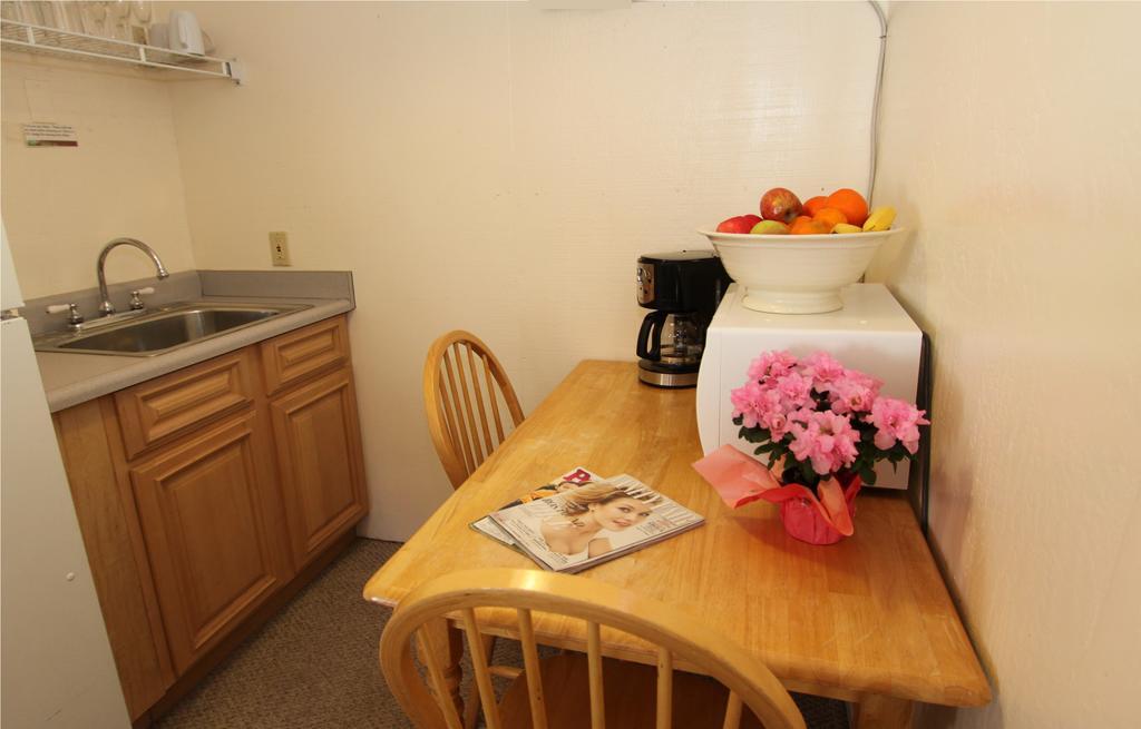 The Woods Hotel - Gay Lgbtq Cabins Guerneville Room photo