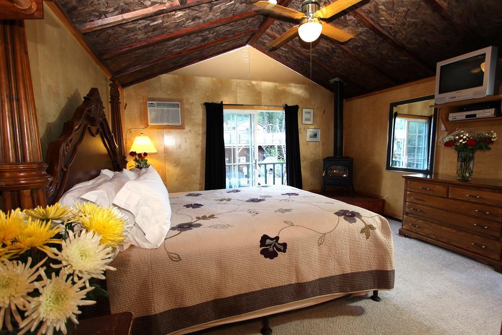 The Woods Hotel - Gay Lgbtq Cabins Guerneville Exterior photo