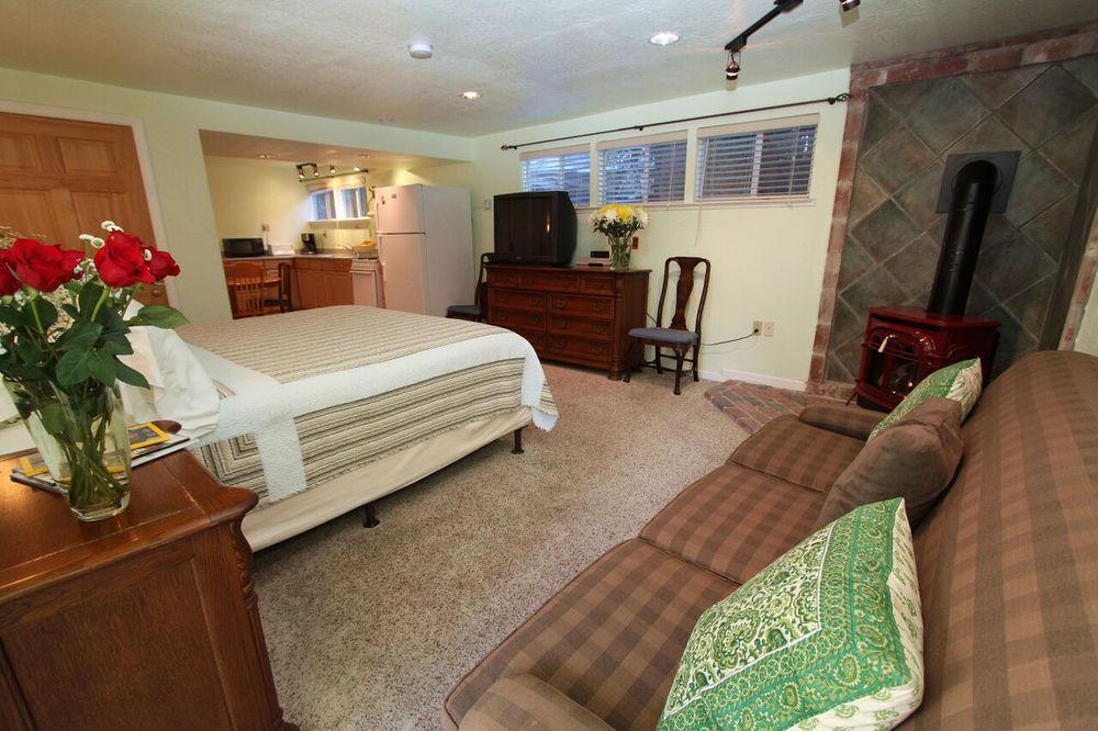 The Woods Hotel - Gay Lgbtq Cabins Guerneville Exterior photo