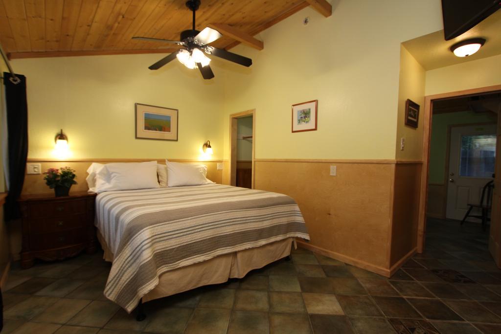 The Woods Hotel - Gay Lgbtq Cabins Guerneville Exterior photo