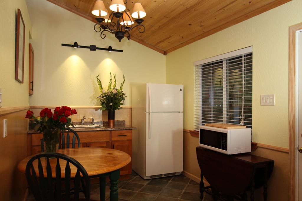 The Woods Hotel - Gay Lgbtq Cabins Guerneville Exterior photo