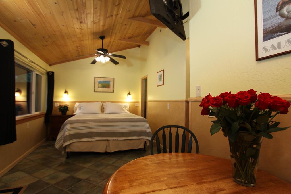 The Woods Hotel - Gay Lgbtq Cabins Guerneville Exterior photo