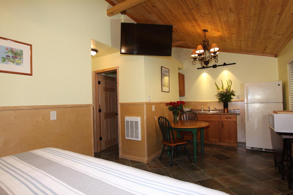 The Woods Hotel - Gay Lgbtq Cabins Guerneville Exterior photo