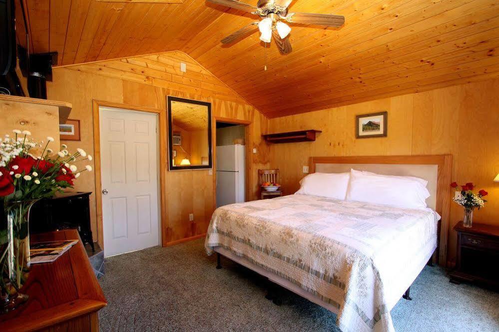 The Woods Hotel - Gay Lgbtq Cabins Guerneville Exterior photo